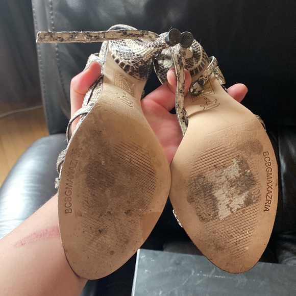 BCBG Maxazria Heels Snake Skin (White leather) Heels - Picture 4 of 4